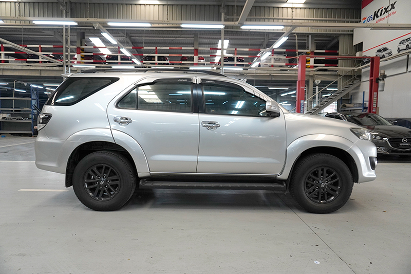 Toyota Fortuner V 4x2 2.7AT 2015 - 4