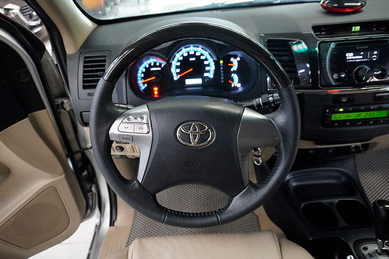 Toyota Fortuner V 4x2 2.7AT 2015 - 9