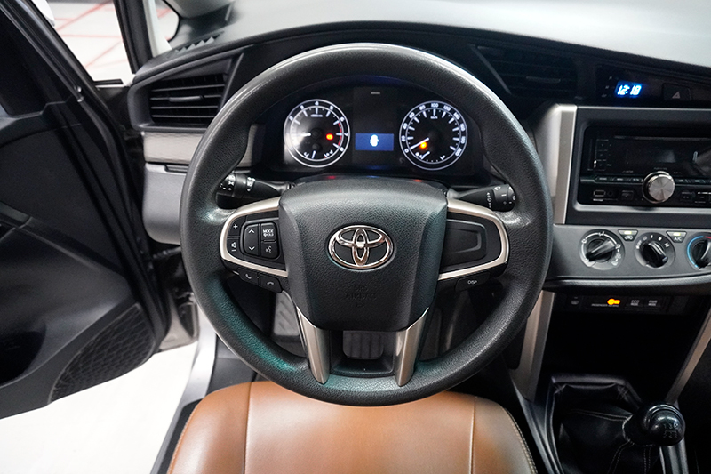 Toyota Innova E 2.0MT 2017 - 10