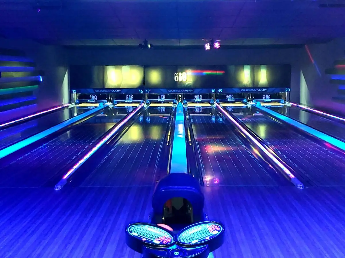 Entertainment activity at 810