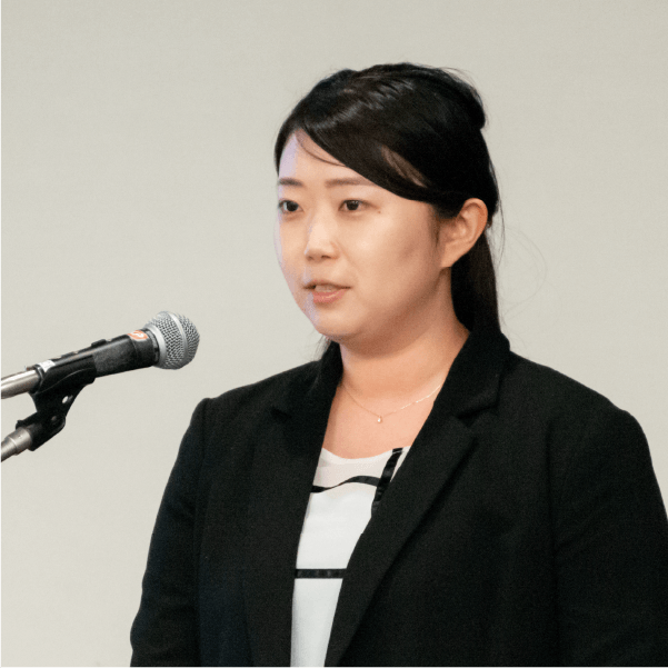我妻 璃奈 氏