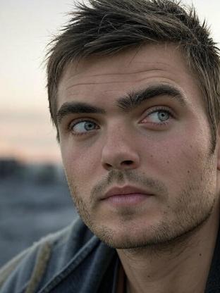 Alex Roe — celebrity look-alike to Adam Lambert