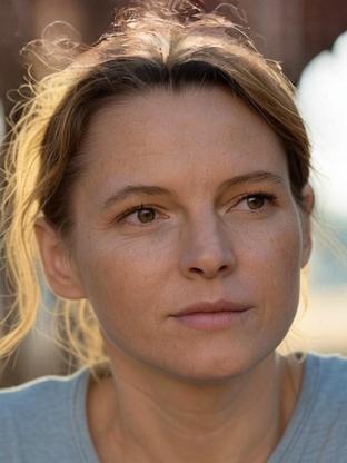 Amy Seimetz — celebrity look-alike to Louise Brealey