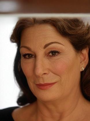 Anjelica Huston — celebrity look-alike to Isidora Goreshter