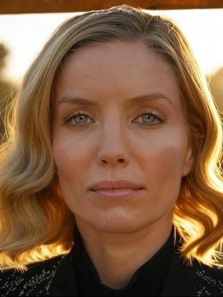 Annabelle Wallis — celebrity look-alike to Mischa Barton