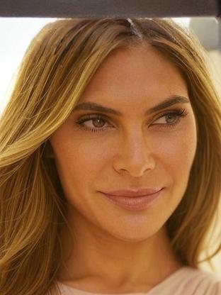Ayda Field — celebrity look-alike to Debora Caprioglio