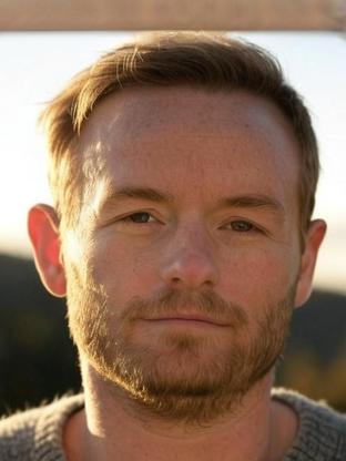 Christopher Masterson — celebrity look-alike to Tobey Maguire