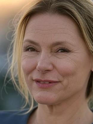 Dedee Pfeiffer — celebrity look-alike to Leisha Hailey