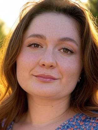 Emma Kenney — celebrity look-alike to Isabelle Fuhrman