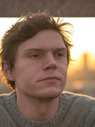 Evan Peters — celebrity look-alike to Lukas Haas