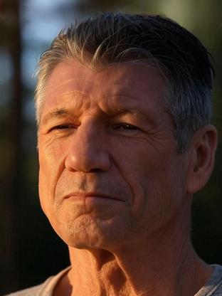 Fred Ward — celebrity look-alike to Robert Davi