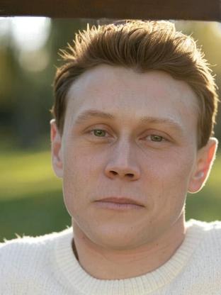 George MacKay — celebrity look-alike to Anthony Rapp