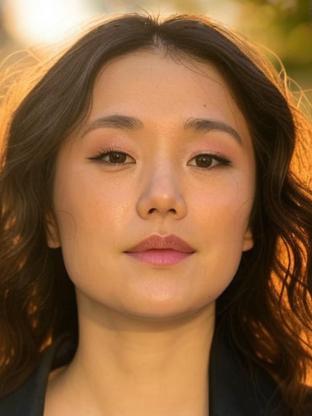 Hanako Greensmith — celebrity look-alike to Anna Castillo