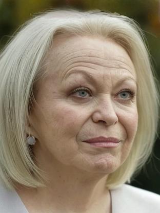 Jacki Weaver — celebrity look-alike to Amy Poehler