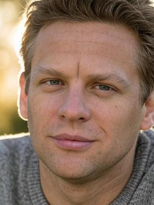 Jacob Pitts — celebrity look-alike to Patrick Gibson