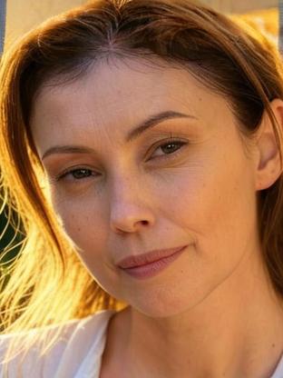 Jane March — celebrity look-alike to Jessica Biel
