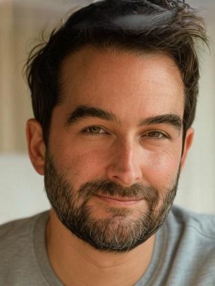 Jay Duplass — celebrity look-alike to Ryan Eggold