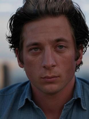 Jeremy Allen White — celebrity look-alike to Jeremy Northam