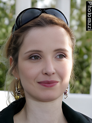 Julie Delpy — celebrity look-alike to Lysette Anthony