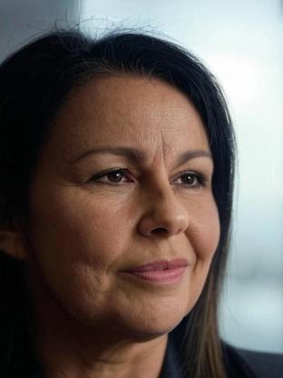 Julie Graham — celebrity look-alike to Robin Weigert