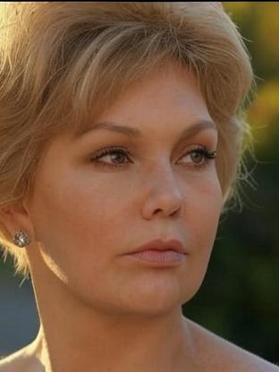 Kim Novak — celebrity look-alike to Sandra Dee