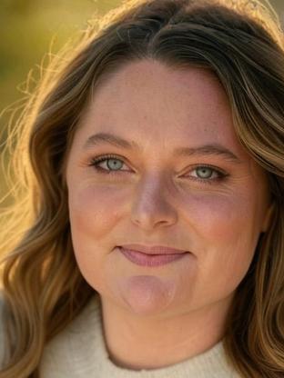 Lauren Ash — celebrity look-alike to Lachlan Watson