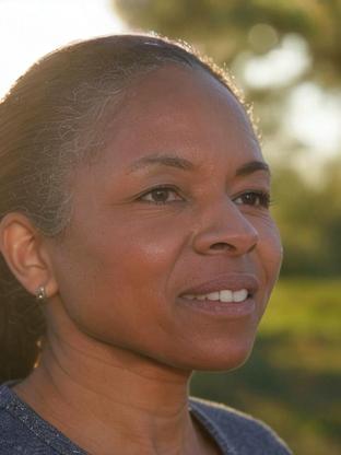 LisaGay Hamilton — celebrity look-alike to Janet Hubert