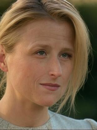 Mamie Gummer — celebrity look-alike to Laura Carmichael