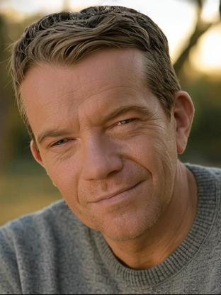 Max Beesley — celebrity look-alike to David Warner