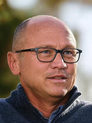 Mike Judge — celebrity look-alike to Doug Hutchison