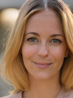 Miranda Raison — celebrity look-alike to Jena Malone