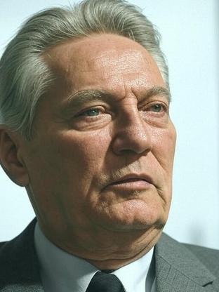 Peter Finch — celebrity look-alike to Jose Coronado