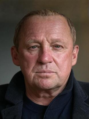 Peter Firth — celebrity look-alike to Dee Bradley Baker