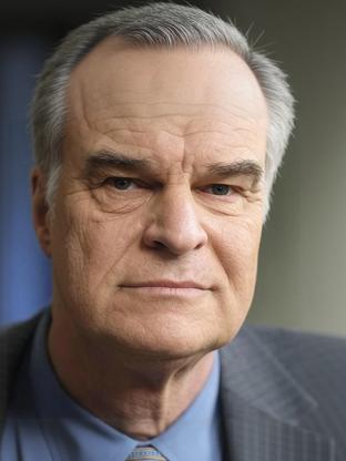 Richard Moll — celebrity look-alike to Murray Bartlett