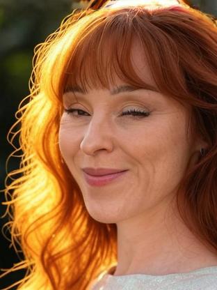 Ruth Connell — celebrity look-alike to Mackenzie Phillips