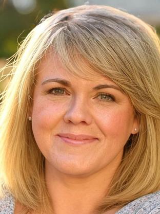 Sally Lindsay — celebrity look-alike to Amanda Tapping