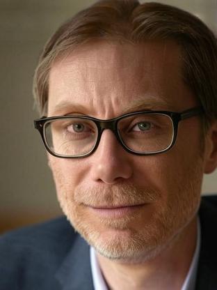 Stephen Merchant — celebrity look-alike to Kurt Sutter
