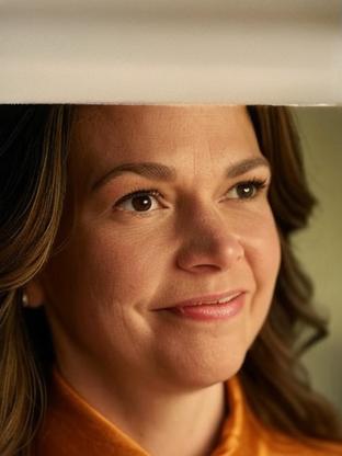 Sutton Foster — celebrity look-alike to Leisha Hailey