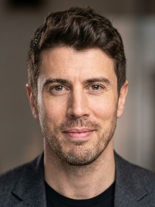 Toby Kebbell — celebrity look-alike to Harry & Luke Treadaway