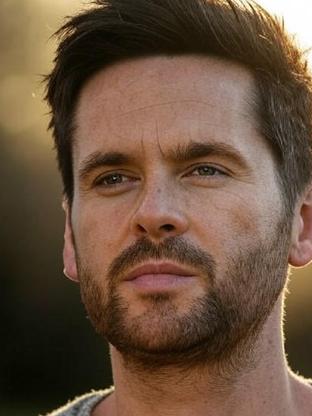 Tom Riley — celebrity look-alike to Michael Malarkey