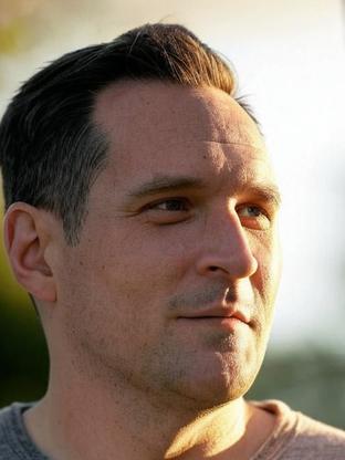 Travis Willingham — celebrity look-alike to Evan Jonigkeit