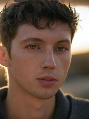 Troye Sivan — celebrity look-alike to Gavin Casalegno