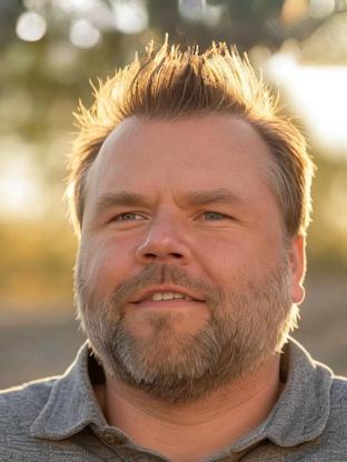 Tyler Labine — celebrity look-alike to Mark Boone Junior