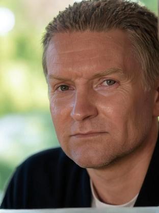 Ulrich Thomsen — celebrity look-alike to Robert Glenister