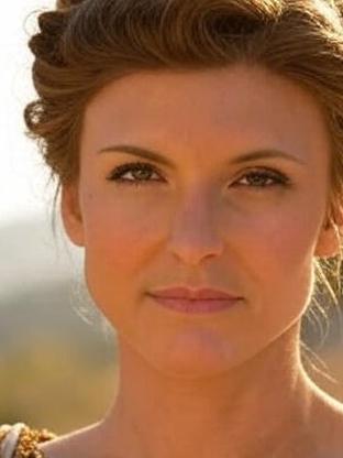 Viva Bianca — celebrity look-alike to Anna Kendrick