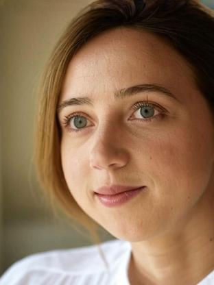 Zoe Kazan — celebrity look-alike to Daisy Head