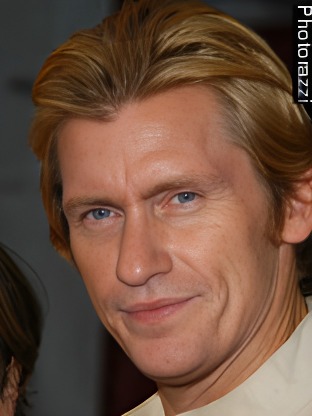 Person who looks like Ewan Mitchell