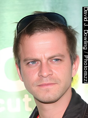 Person who looks like Robert Kazinsky