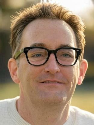 Person who looks like Paul Feig