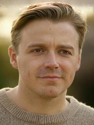 Person who looks like Noel Fisher
